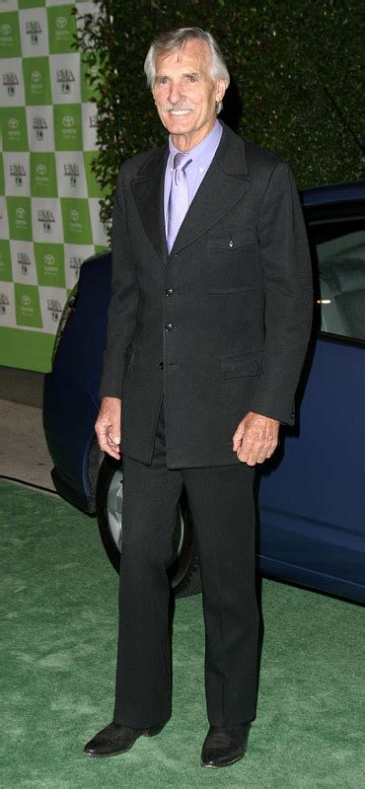 Dennis Weaver Height