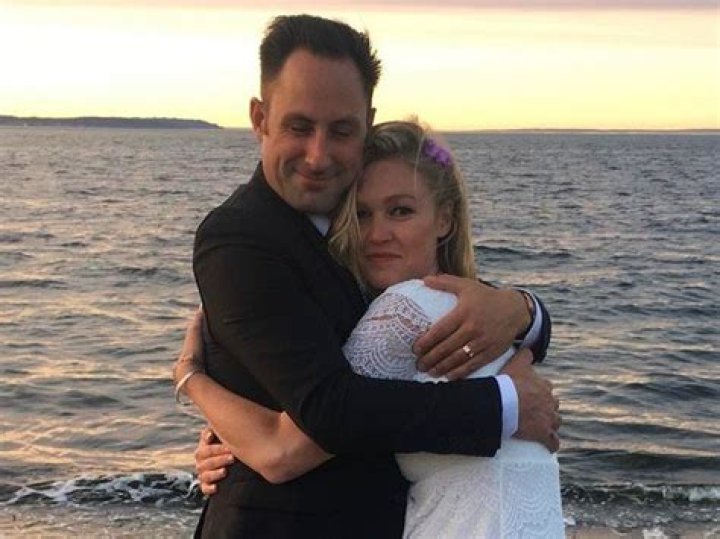 Julia Stiles net worth, husband, kids, wiki/bio, career, education, family.