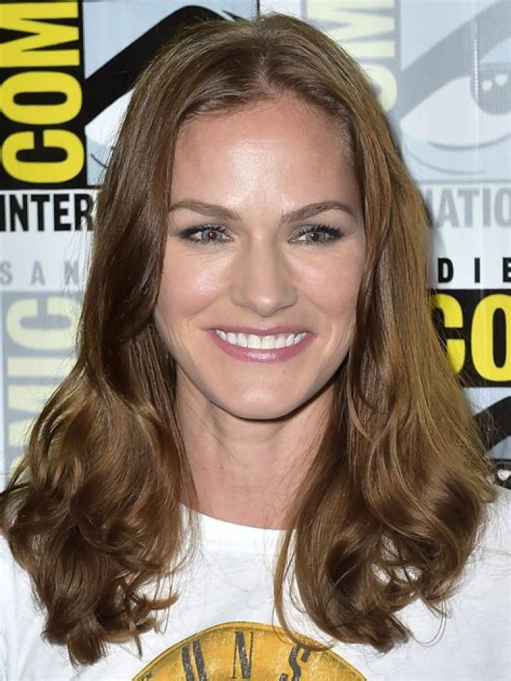 Kelly Overton