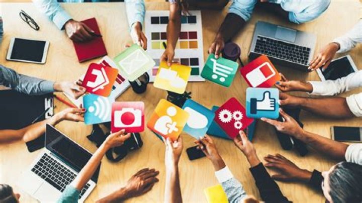 Review : Les points positifs et négatifs des réseaux sociaux - Celebrity.tn