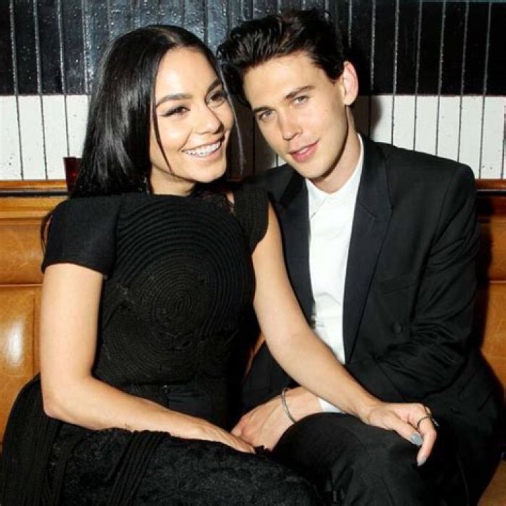 Vanessa Hudgens Age, Height, Boyfriend, Net Worth, Bio